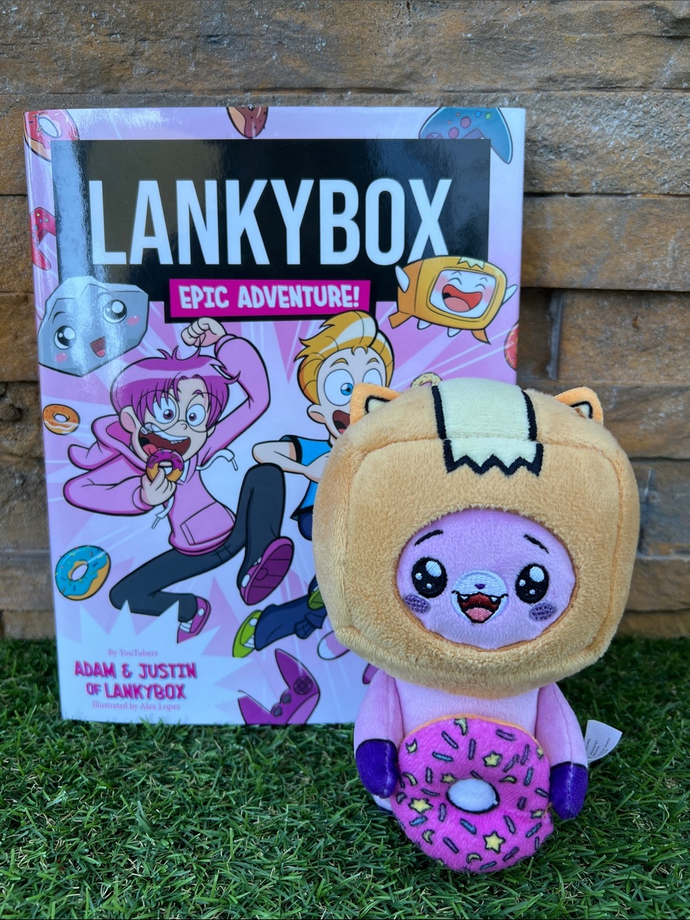 LankyBox LOT Donut Foxy plush toy & LankyBox: Epic Adventure! Graphic Novel 2023